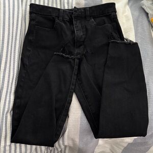 AEO Black Jeans ripped never worn size 6 skinny jeans